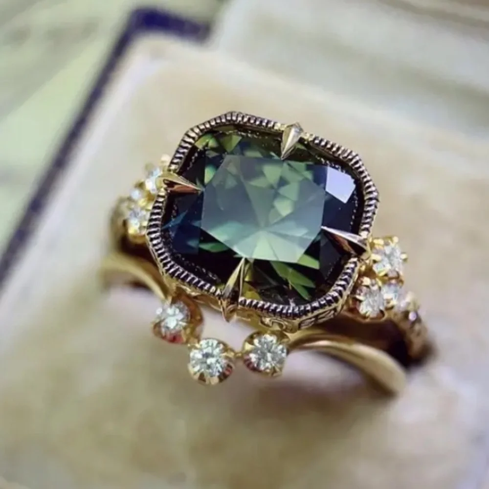 Vintage Double Band Ring with Faceted Green Gemstone